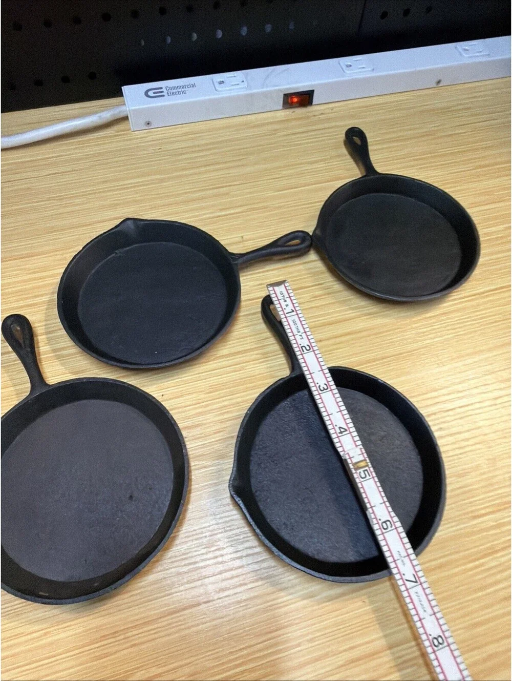 4 VTG Christmas House holiday Santa snowflake gingerbread Mini Cast Iron Skillet